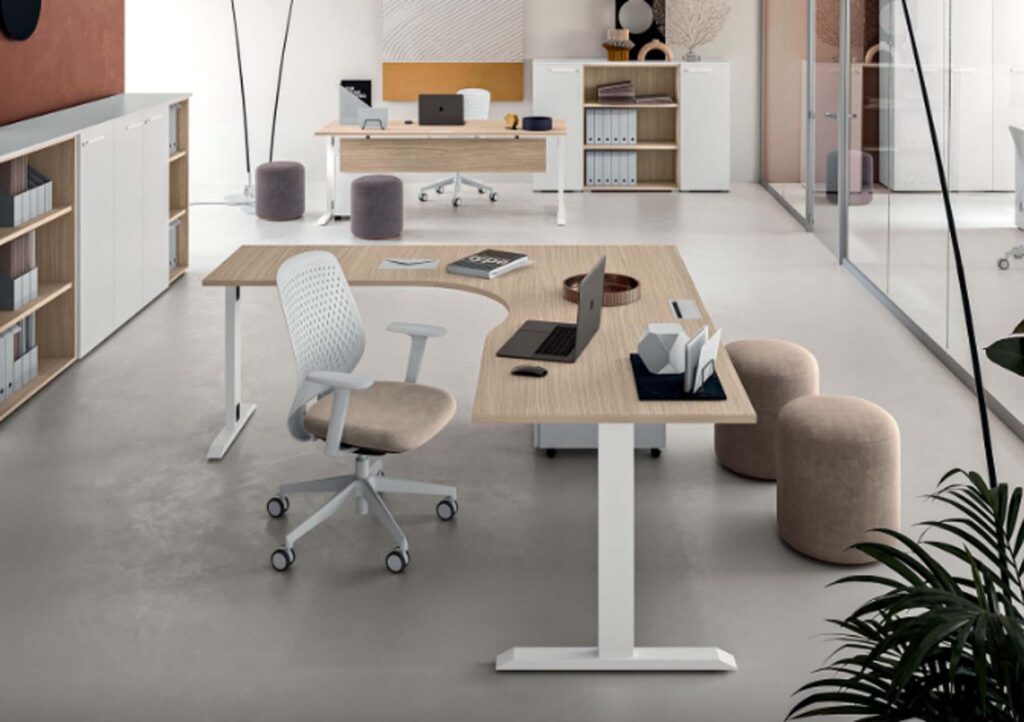 L'immagine mostra lo showroom di Pronto Casa in cui è possibile vedere un esempio di Arredamento Completo per Ufficio a Treviso