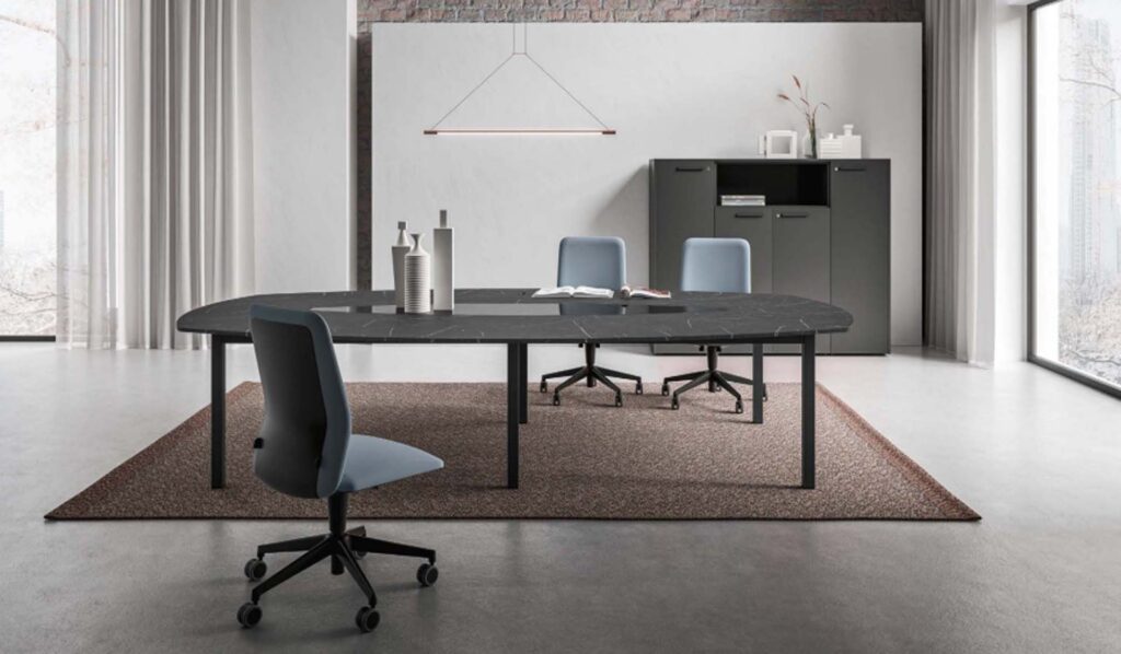 L'immagine mostra lo showroom di Pronto Casa in cui è possibile vedere diversi esempi di Arredamenti per Ufficio a Treviso