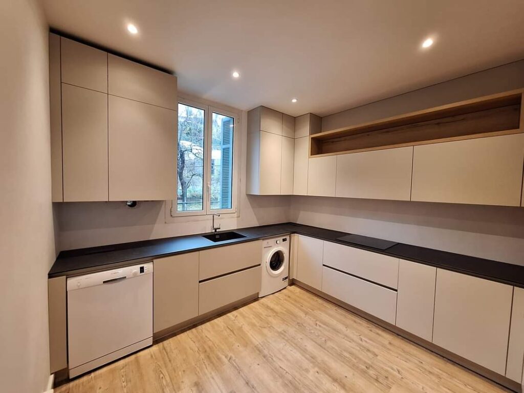Un esempio di Arredamento completo per la cucina a Treviso