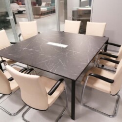 Lo Showroom di Pronto Casa dove è possibile vedere diversi esempi di Arredamenti per ufficio a Belluno
