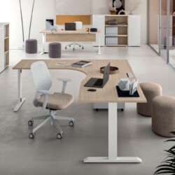 L'immagine mostra lo showroom di Pronto Casa in cui è possibile vedere un esempio di Arredamento Completo per Ufficio a Treviso